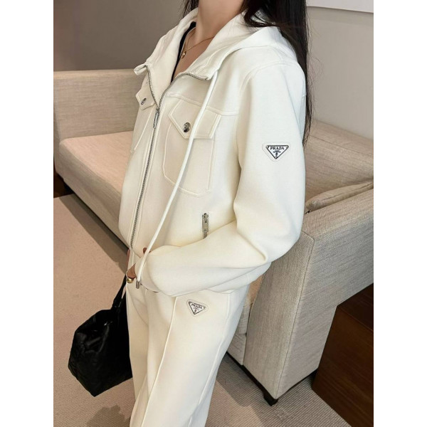 Костюм Prada 
