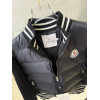 Стильная куртка Moncler