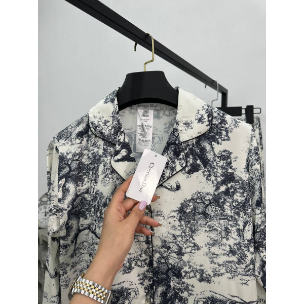 Костюм в пижамном стиле Dior