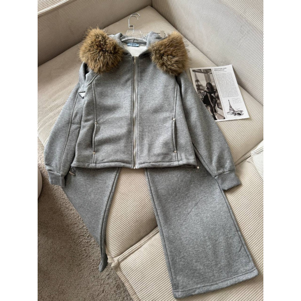 Костюм женский Prada