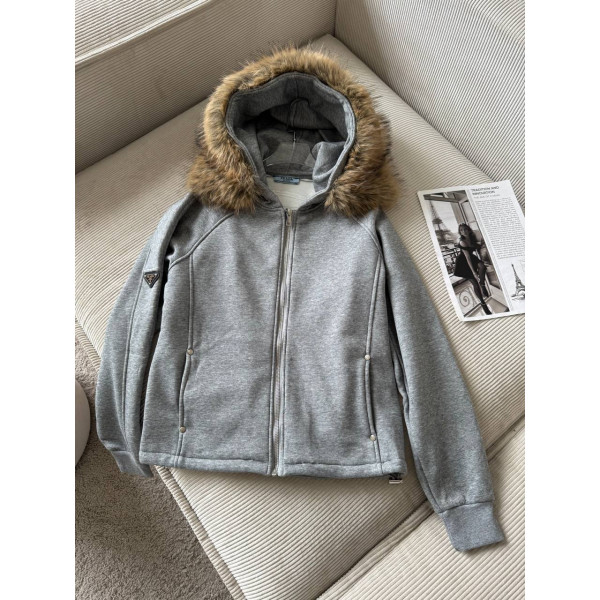 Костюм женский Prada