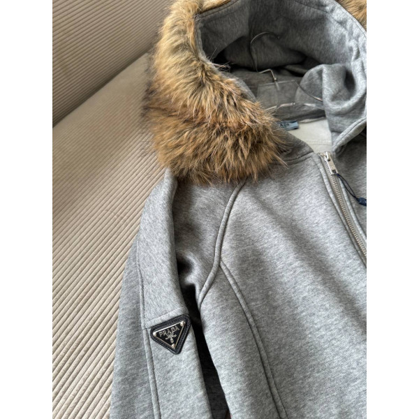Костюм женский Prada