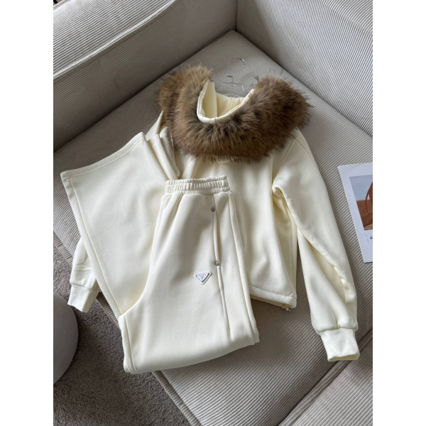 Костюм женский Prada