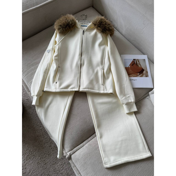 Костюм женский Prada